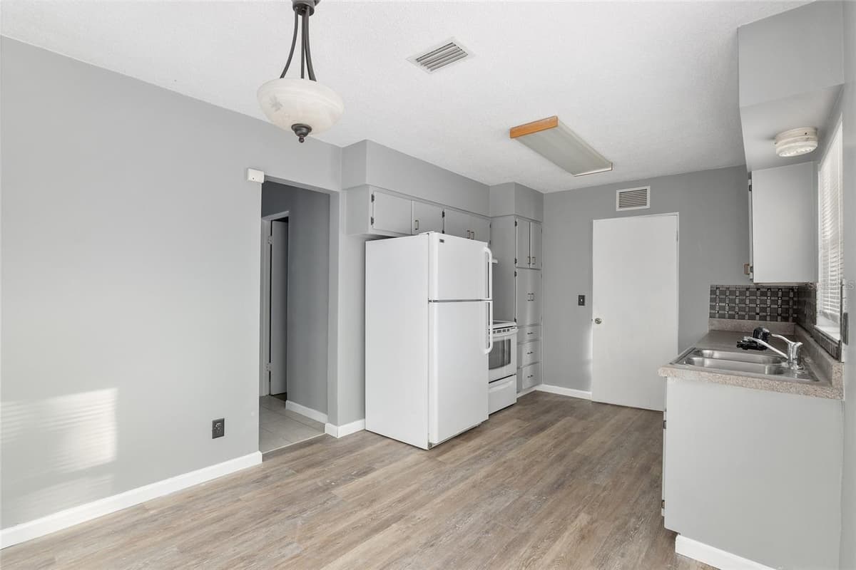 2821 17TH TER — photo 16 of 46