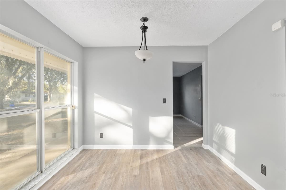 2821 17TH TER — photo 17 of 46