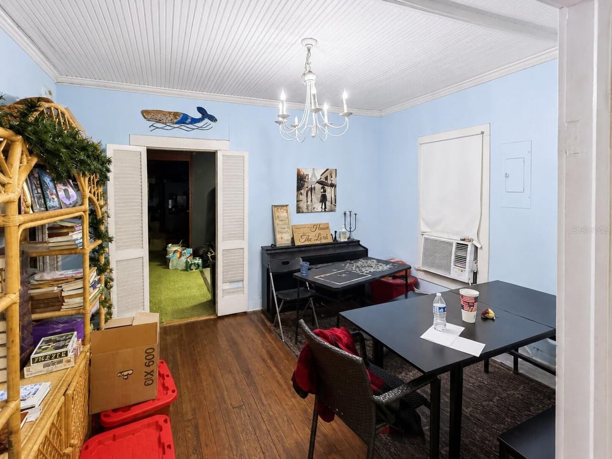 129 MILLS AVENUE — photo 5 of 16