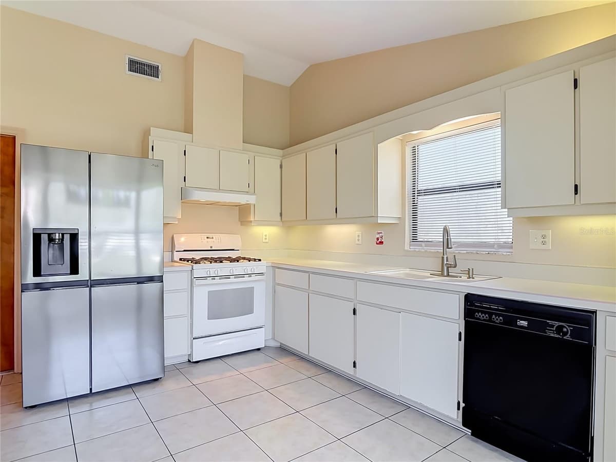 209 MEADOW LAKE DRIVE — photo 18 of 52