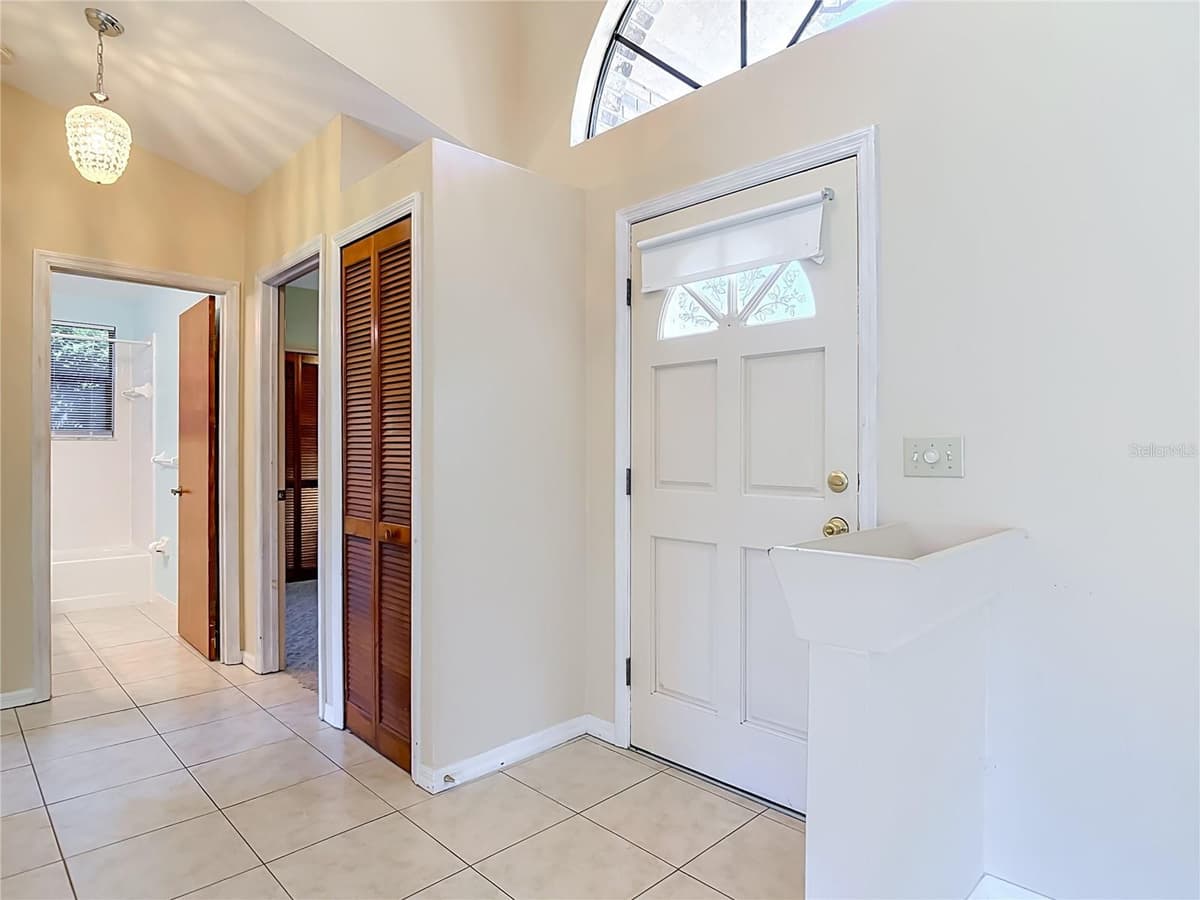 209 MEADOW LAKE DRIVE — photo 4 of 52