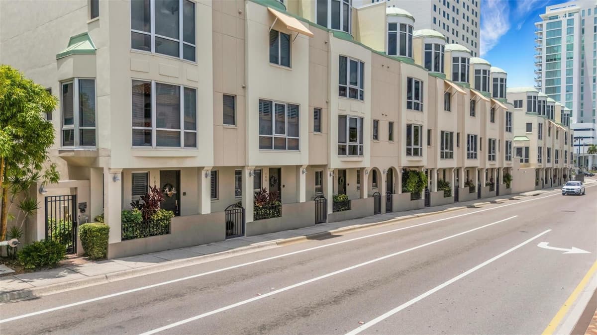 235 COCOANUT AVENUE — photo 40 of 43
