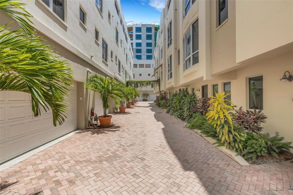 235 COCOANUT AVENUE — photo 3 of 43