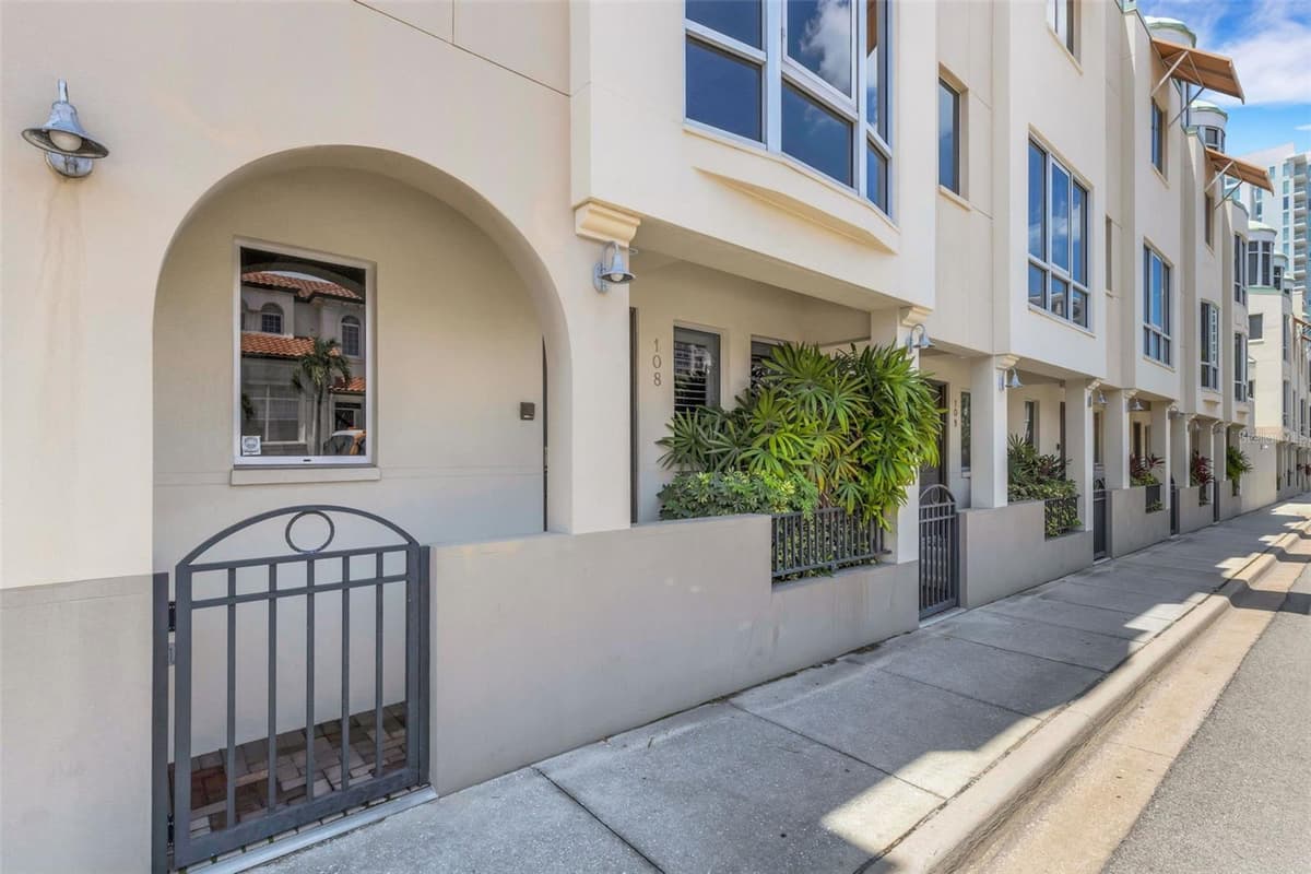 235 COCOANUT AVENUE — photo 4 of 43