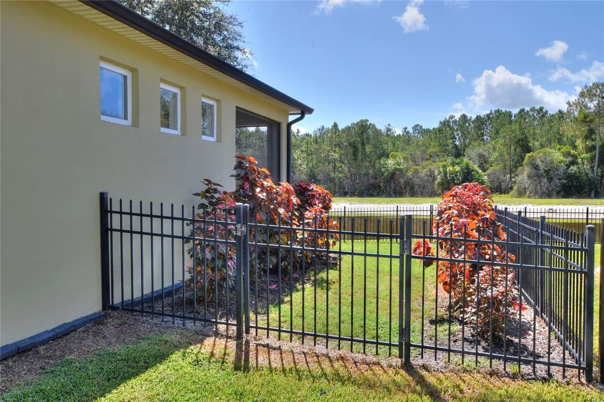 5852 MARSH LANDING DRIVE — photo 42 of 49