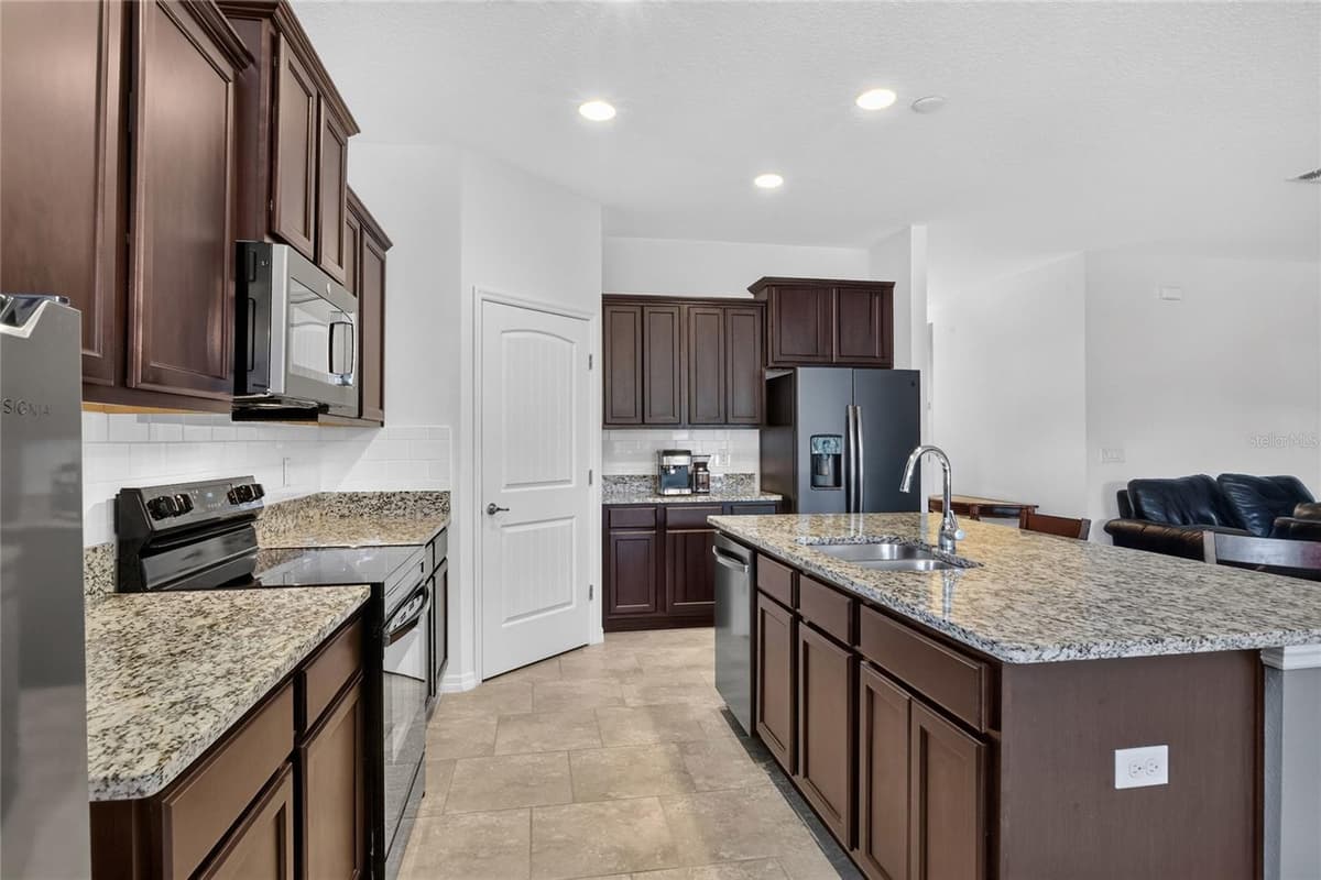 5852 MARSH LANDING DRIVE — photo 16 of 49
