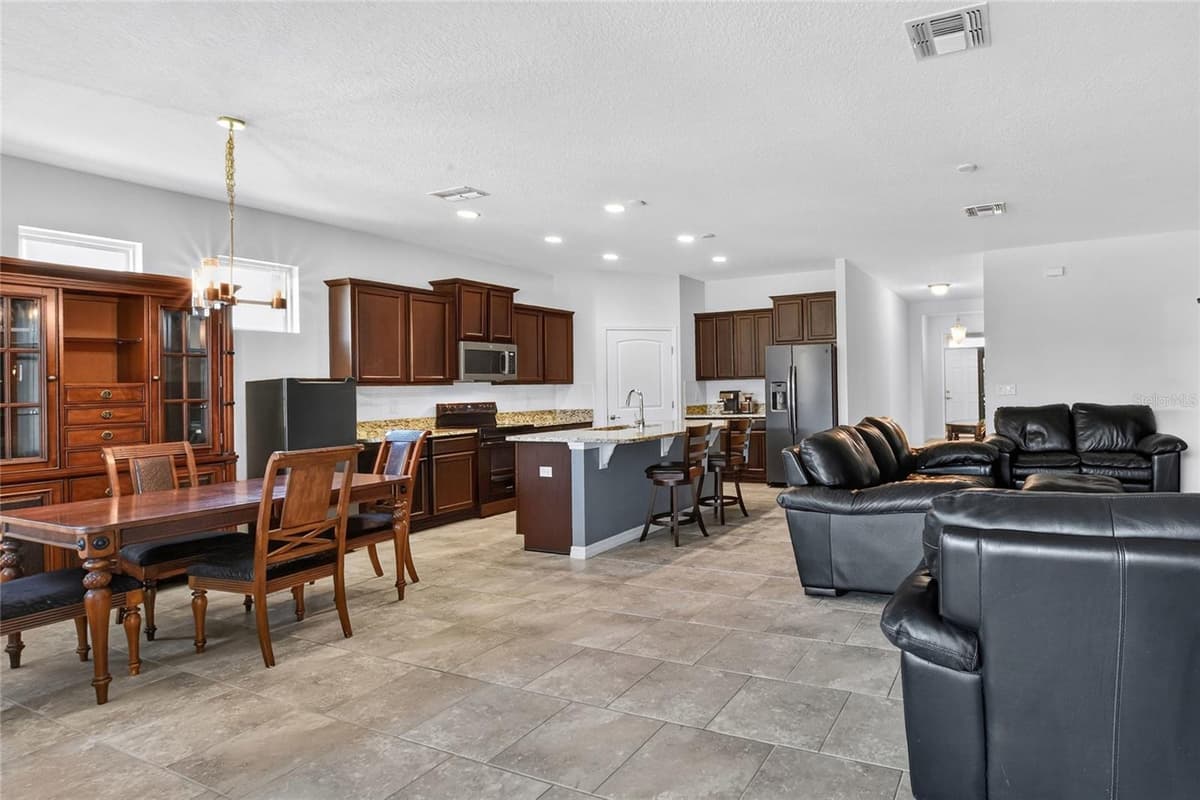 5852 MARSH LANDING DRIVE — photo 10 of 49