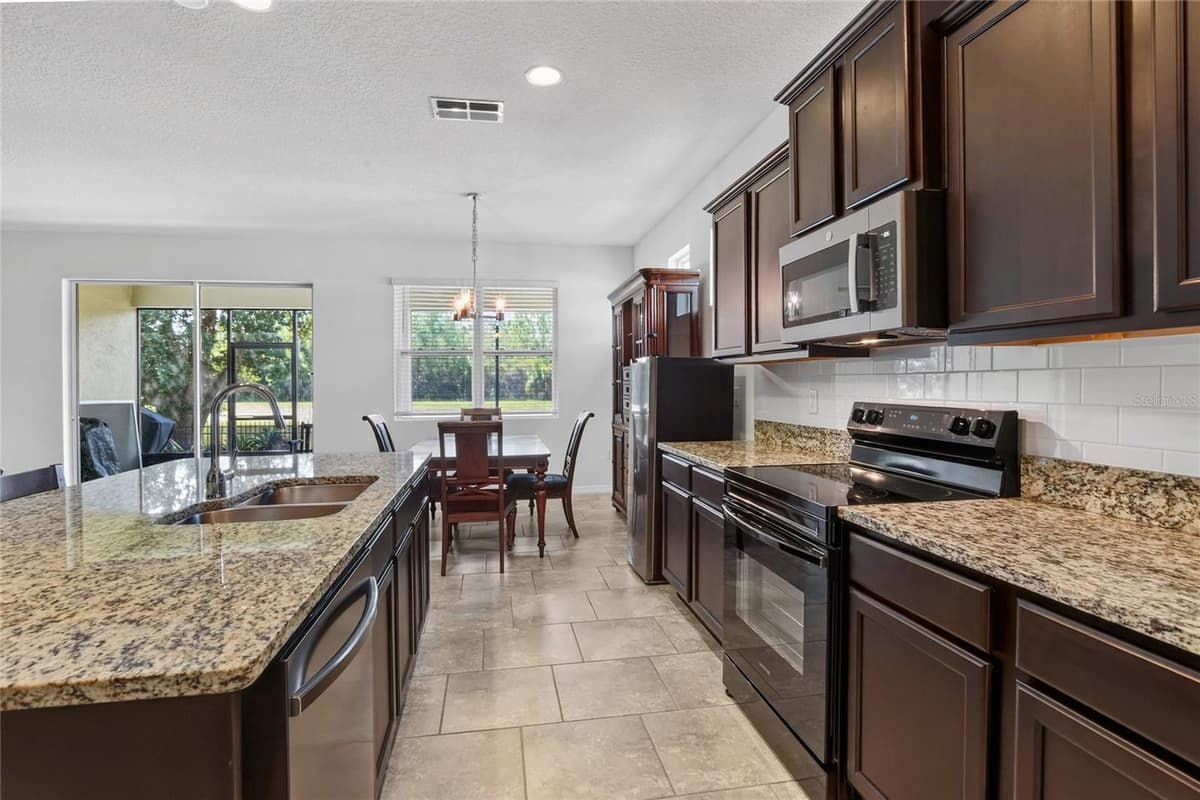 5852 MARSH LANDING DRIVE — photo 13 of 49