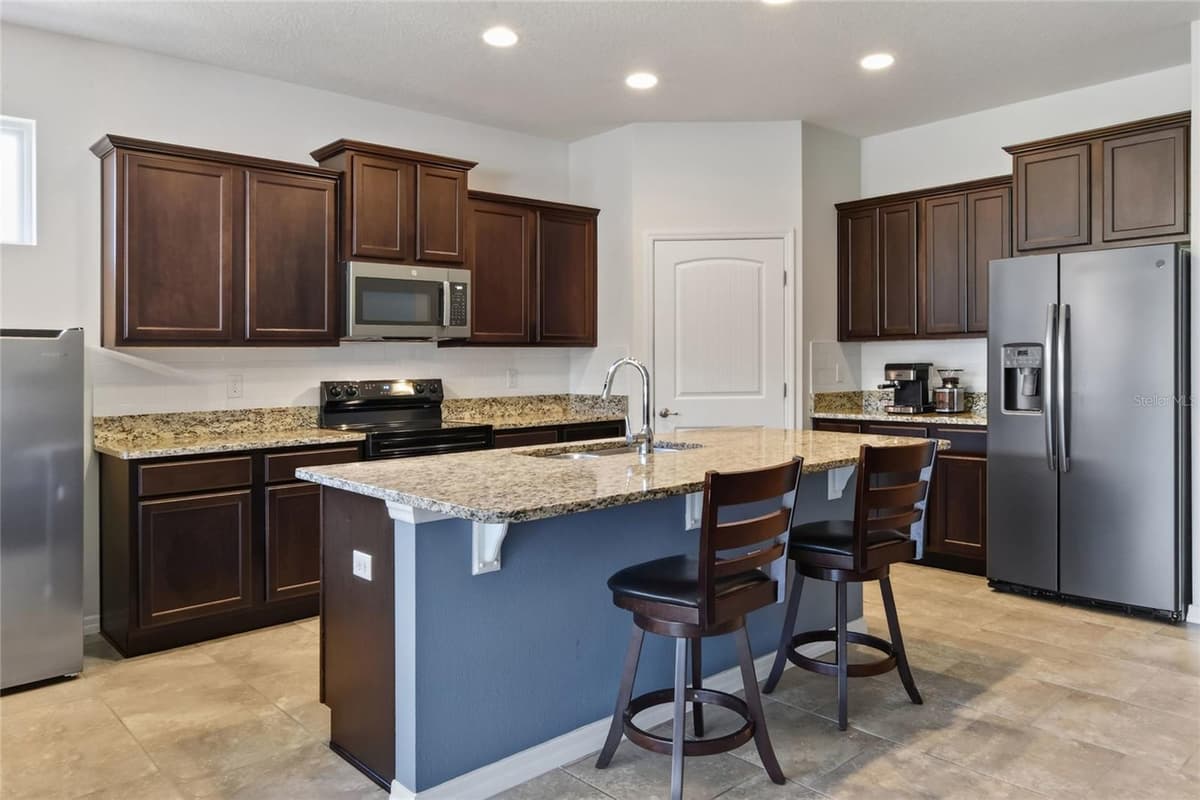5852 MARSH LANDING DRIVE — photo 11 of 49
