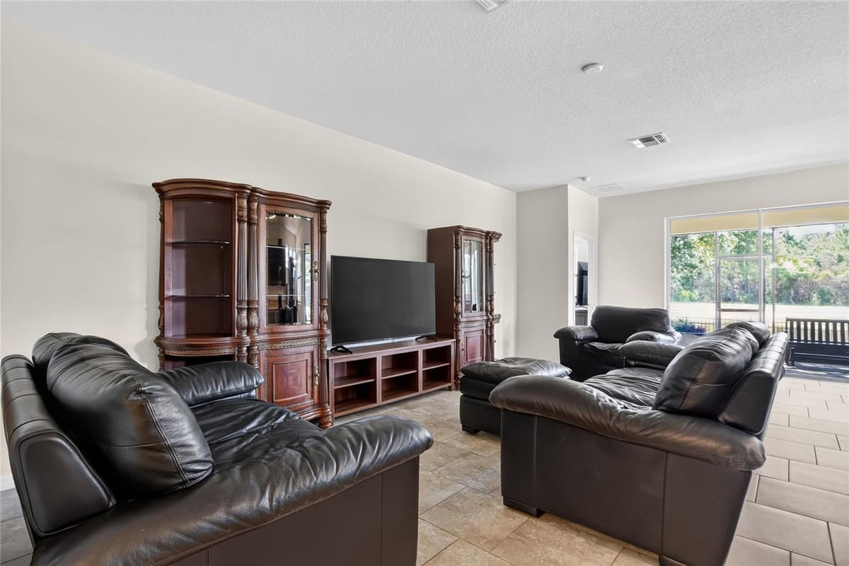 5852 MARSH LANDING DRIVE — photo 9 of 49
