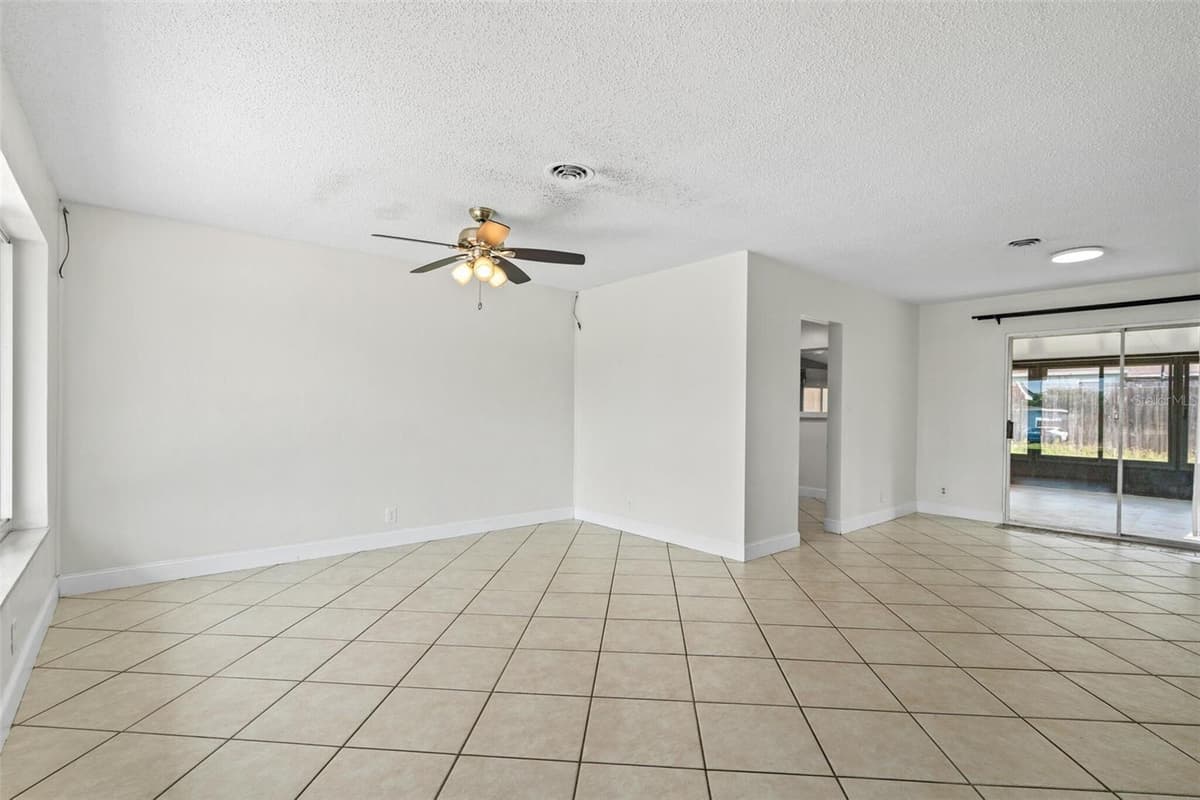 522 WILSHIRE DRIVE — photo 7 of 33