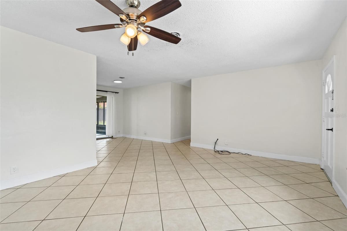 522 WILSHIRE DRIVE — photo 8 of 33