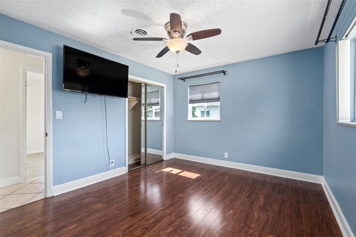 522 WILSHIRE DRIVE — photo 23 of 33