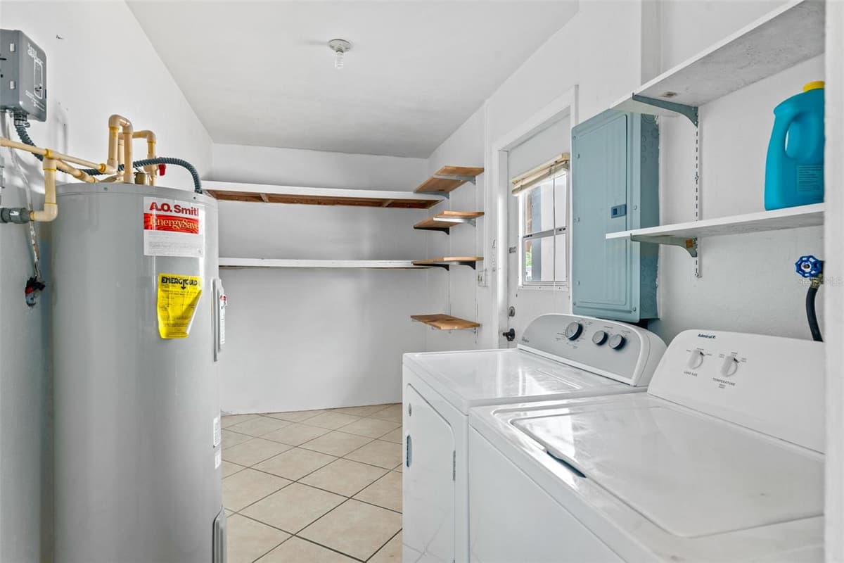 522 WILSHIRE DRIVE — photo 16 of 33