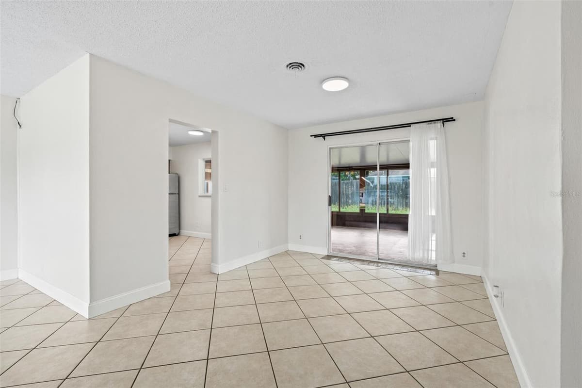 522 WILSHIRE DRIVE — photo 9 of 33