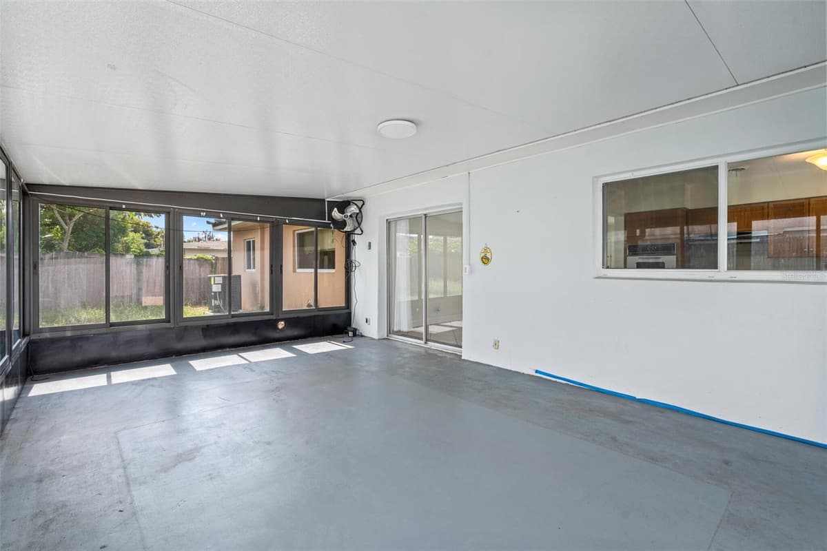 522 WILSHIRE DRIVE — photo 28 of 33