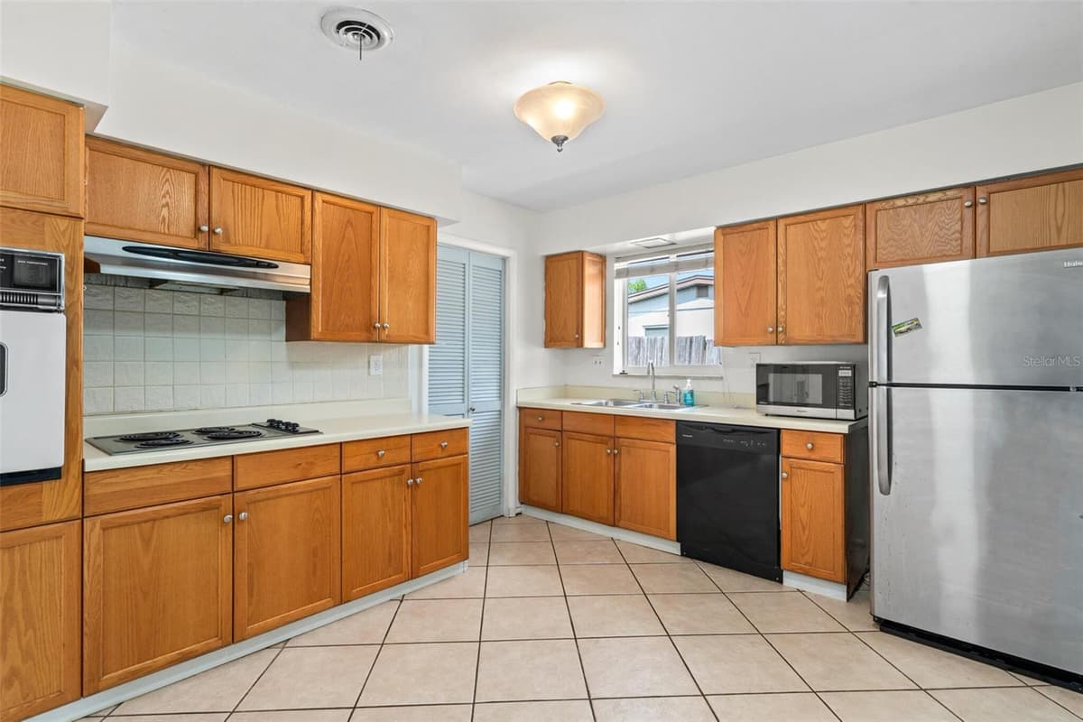 522 WILSHIRE DRIVE — photo 14 of 33
