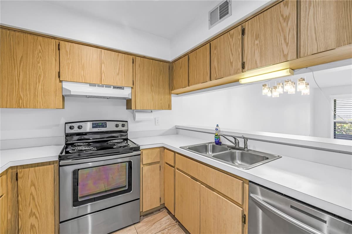 723 83RD AVENUE — photo 8 of 37