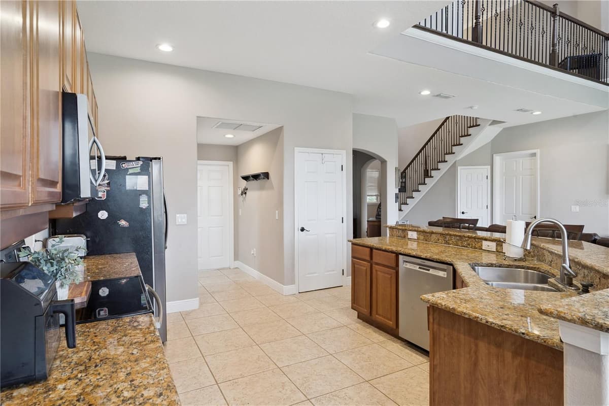 1727 SOUTHERN OAK LOOP — photo 11 of 34
