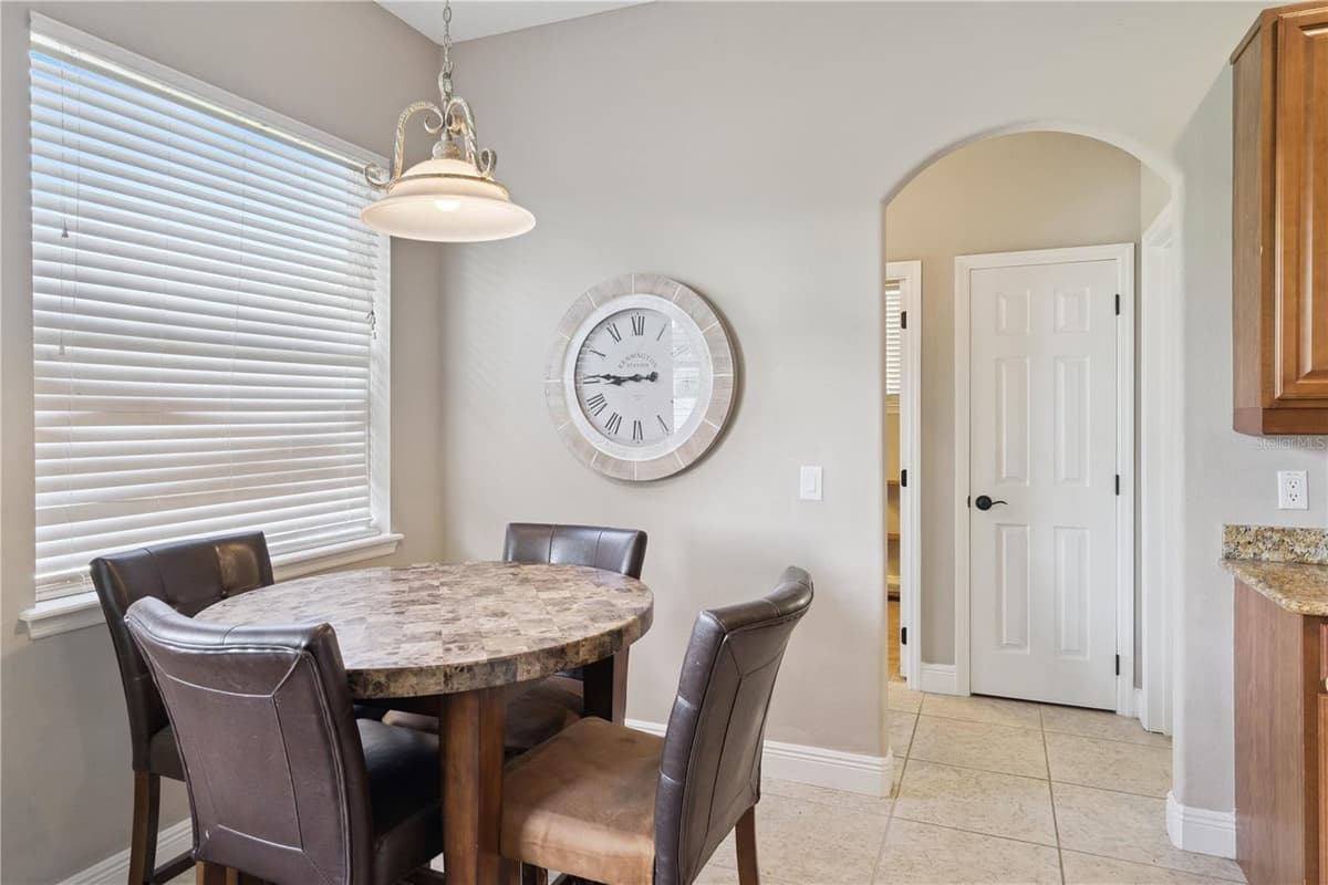 1727 SOUTHERN OAK LOOP — photo 9 of 34