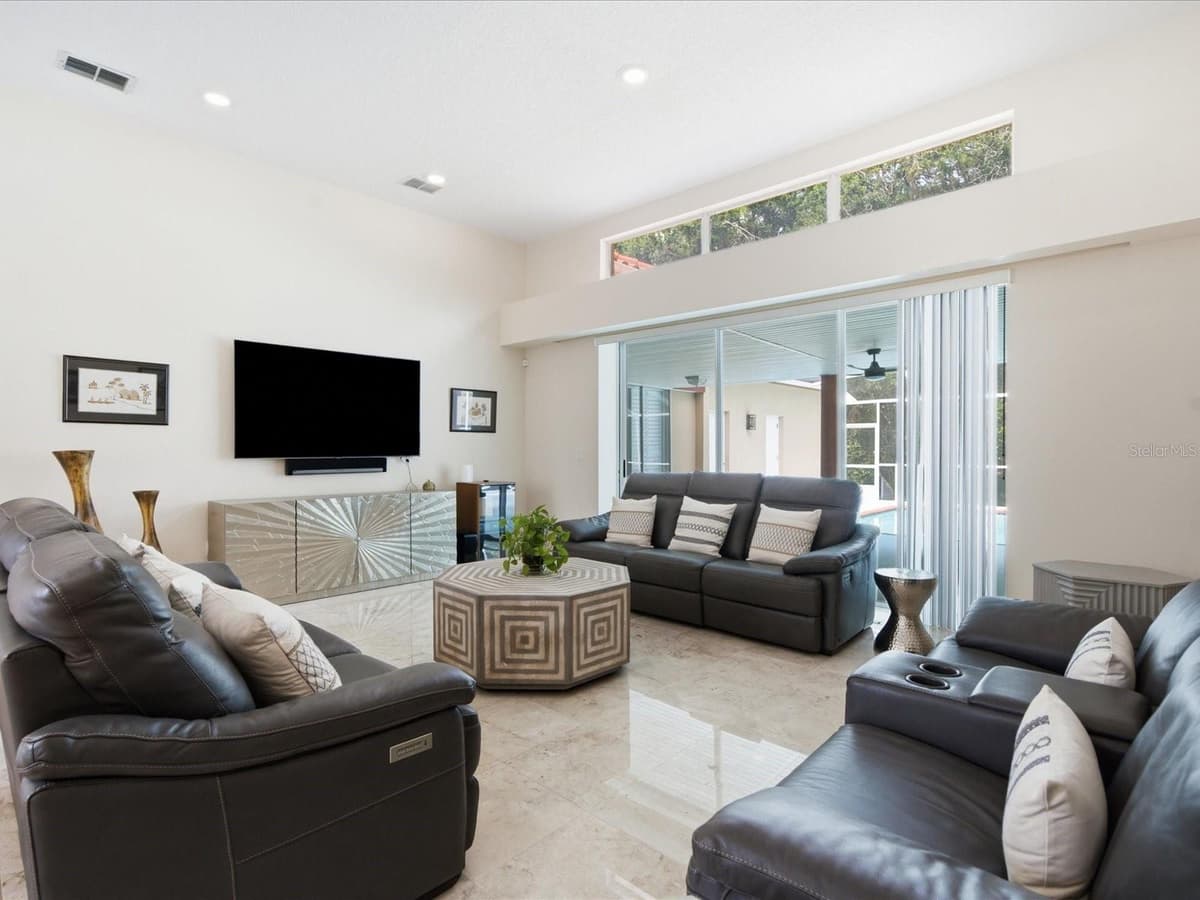 18621 AVENUE CAPRI — photo 13 of 78