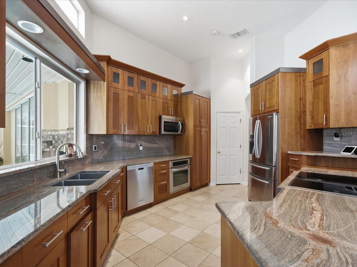 18621 AVENUE CAPRI — photo 18 of 78