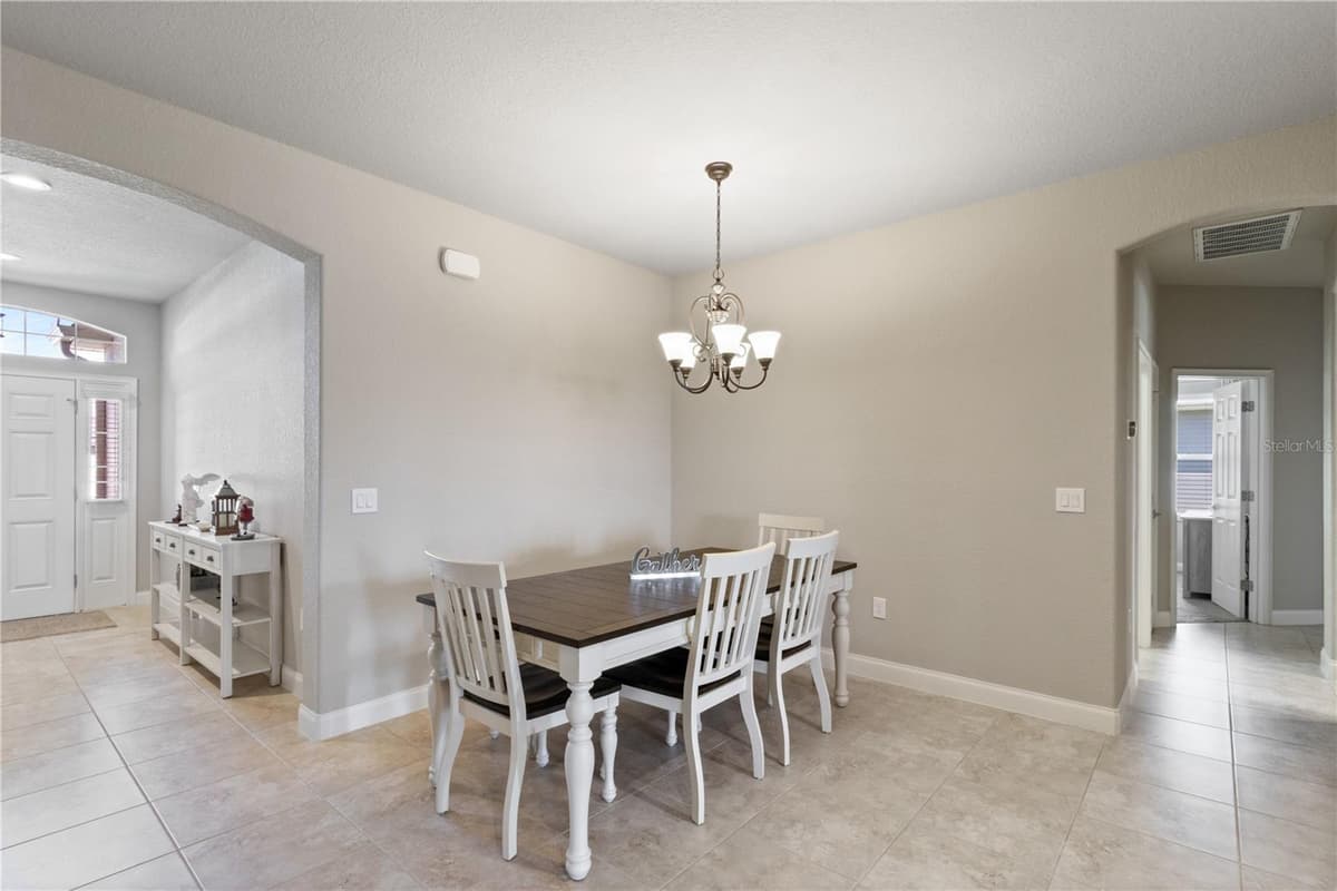 117 WALKERS POINT DRIVE — photo 4 of 39