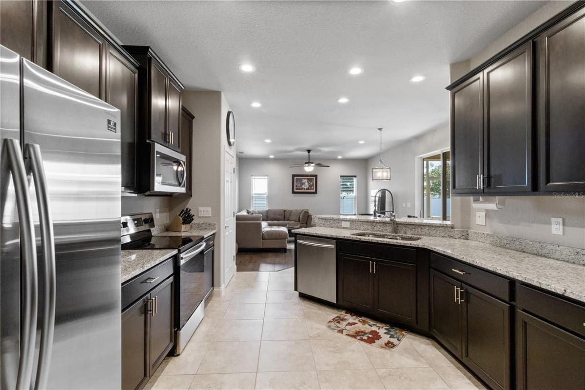 117 WALKERS POINT DRIVE — photo 10 of 39