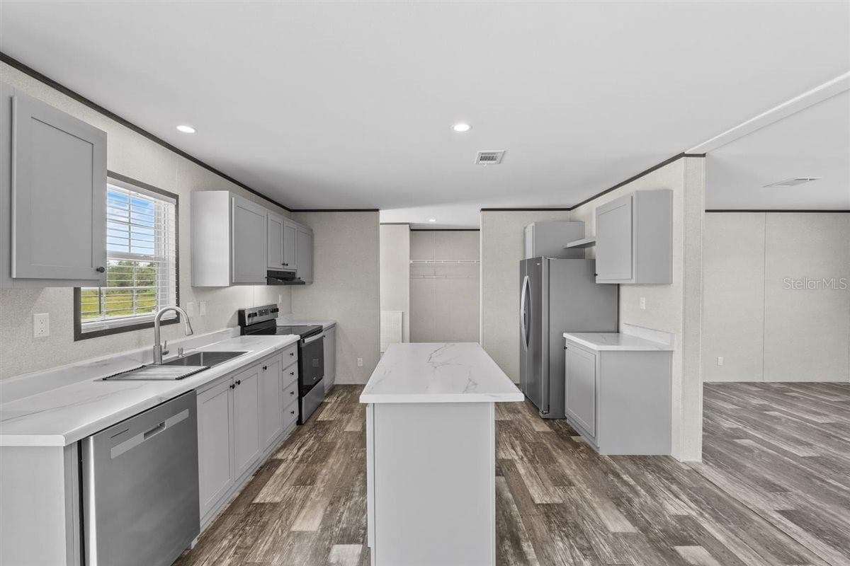 8457 CAROUSEL TERRACE — photo 17 of 36