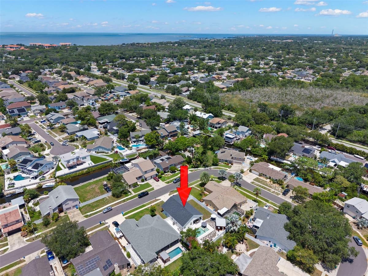 4827 BLUE JAY CIRCLE — photo 4 of 41