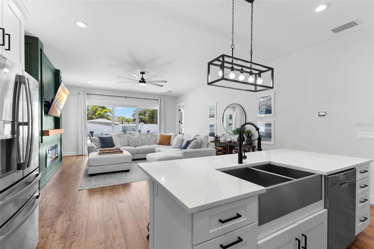 4827 BLUE JAY CIRCLE — photo 11 of 41