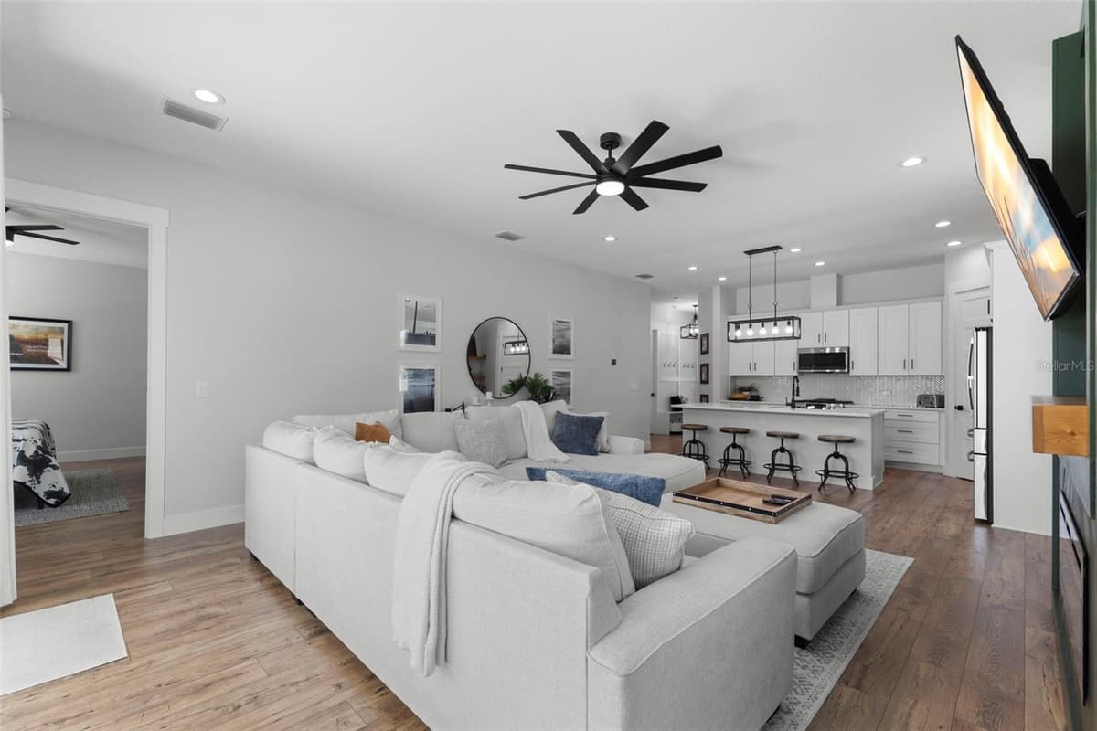 4827 BLUE JAY CIRCLE — photo 13 of 41