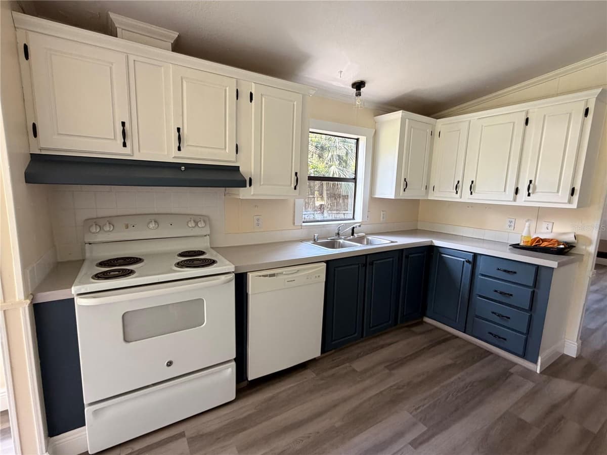 55643 LISA STREET — photo 10 of 54