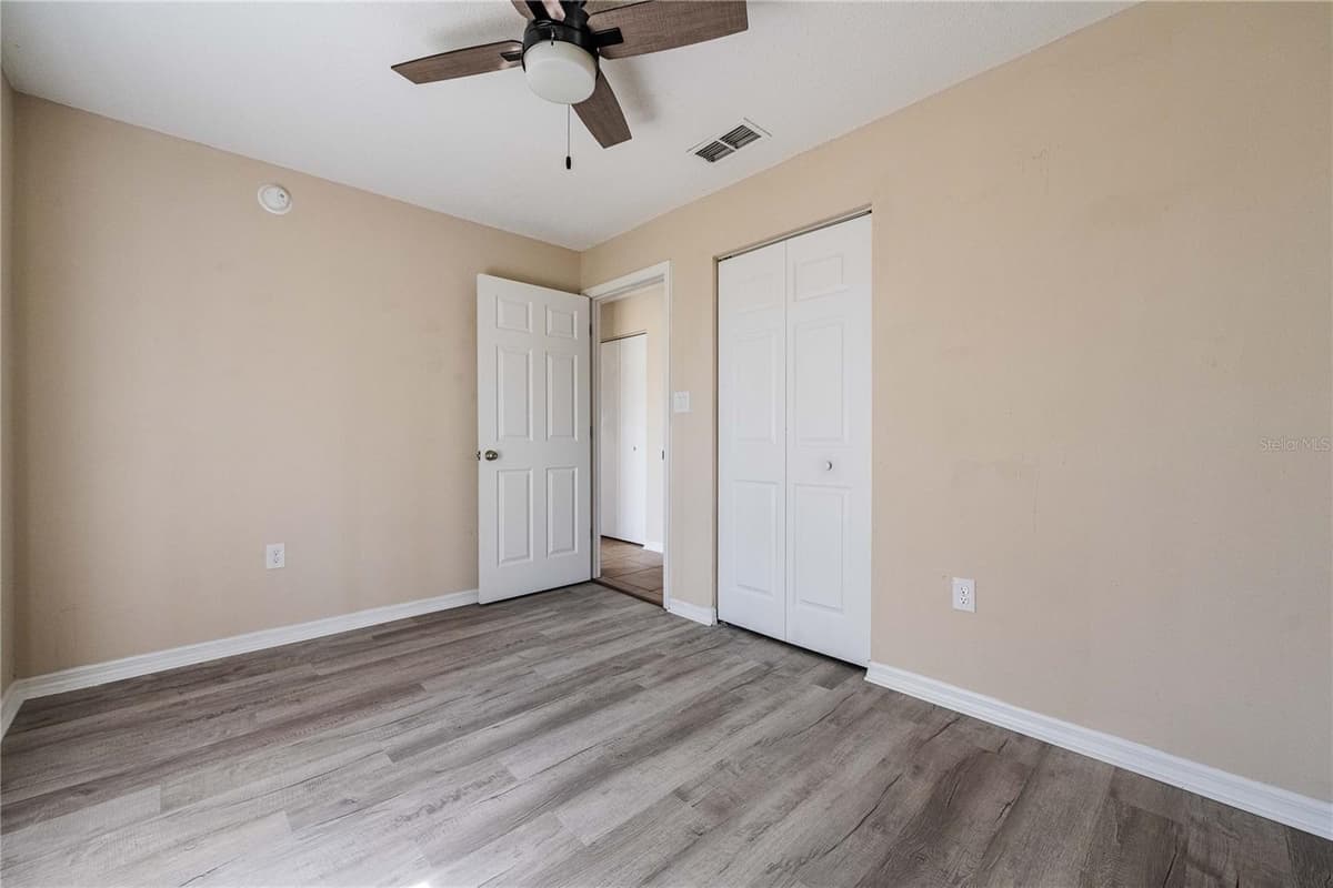 4864 CEDAR VIEW DRIVE — photo 21 of 36