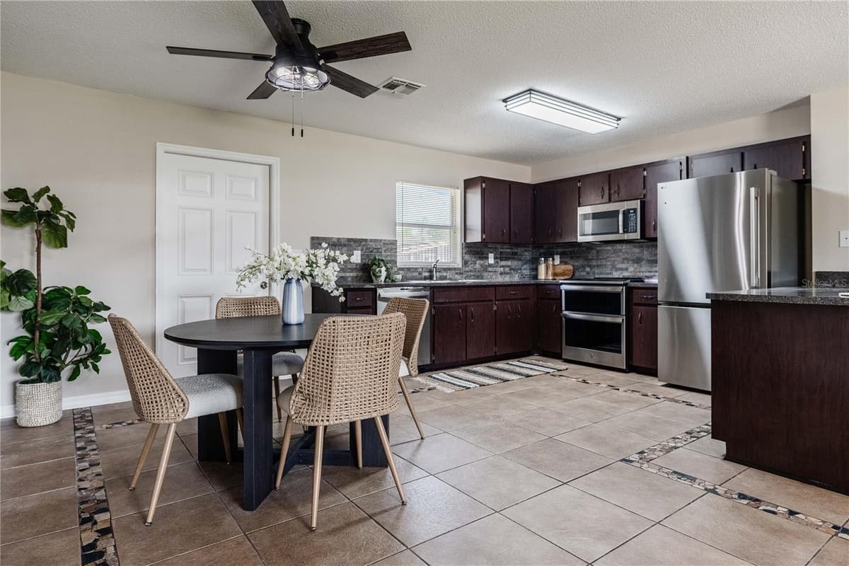 4864 CEDAR VIEW DRIVE — photo 8 of 36