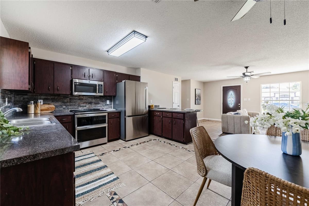 4864 CEDAR VIEW DRIVE — photo 9 of 36