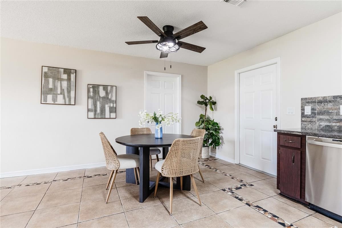 4864 CEDAR VIEW DRIVE — photo 13 of 36