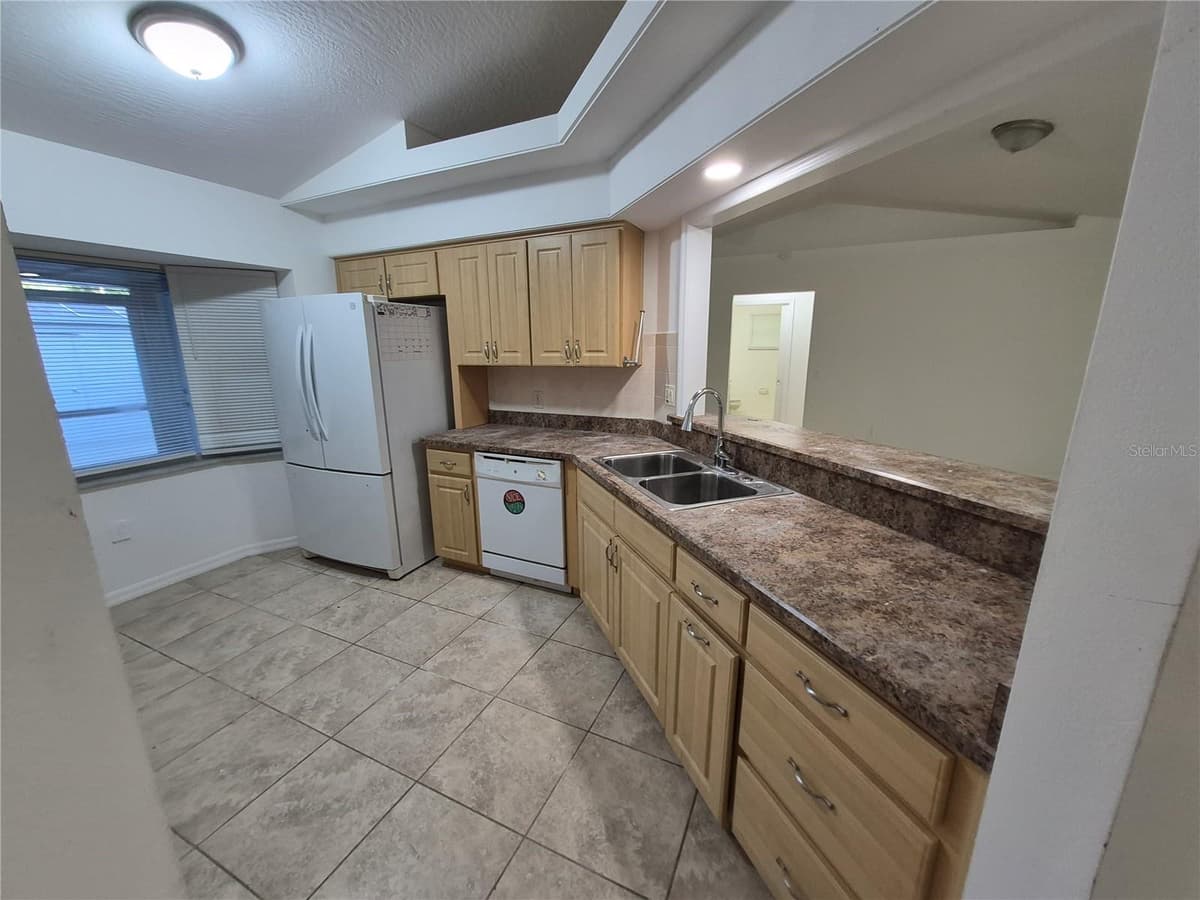 1213 SORRENTO DRIVE — photo 10 of 13