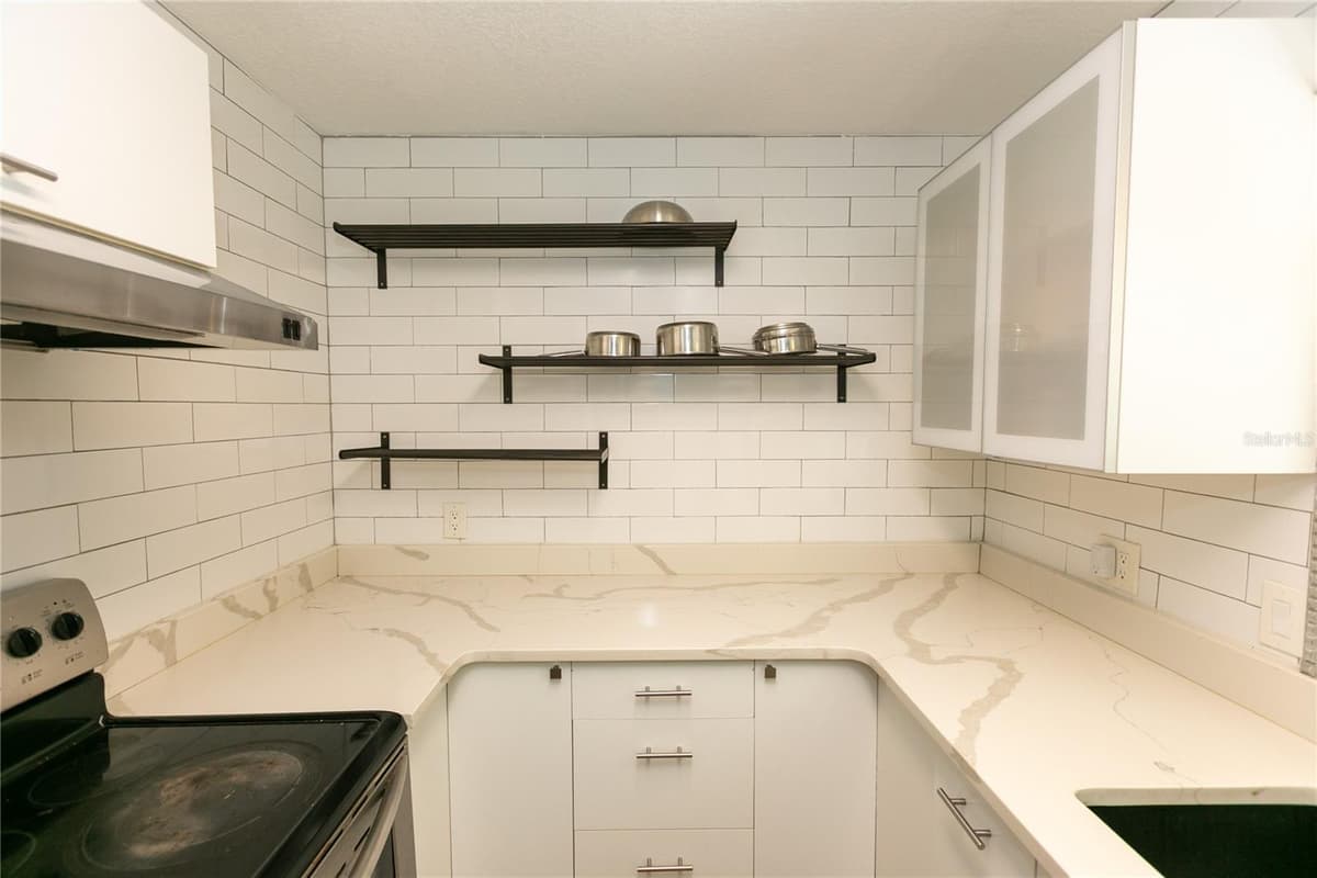 3562 BOUGAINVILLEA DRIVE — photo 8 of 27