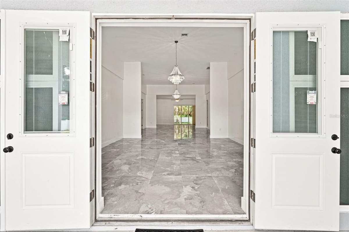 1853 DELLA DRIVE — photo 3 of 66