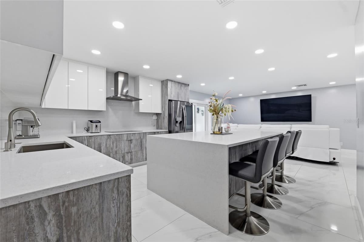 7101 SHENANDOAH COURT — photo 12 of 55