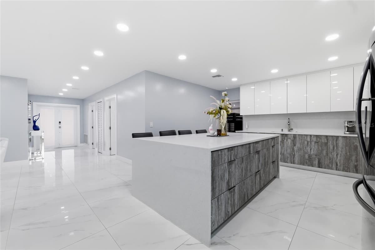 7101 SHENANDOAH COURT — photo 11 of 55
