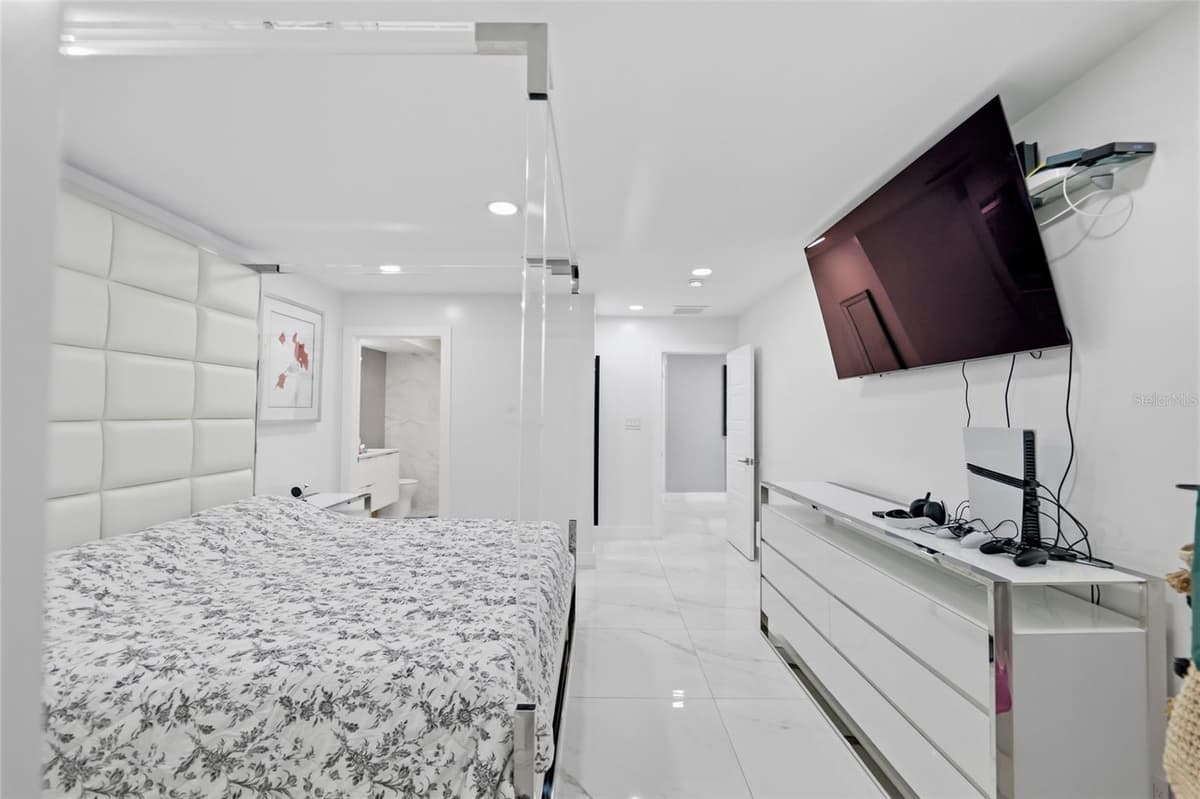7101 SHENANDOAH COURT — photo 17 of 55