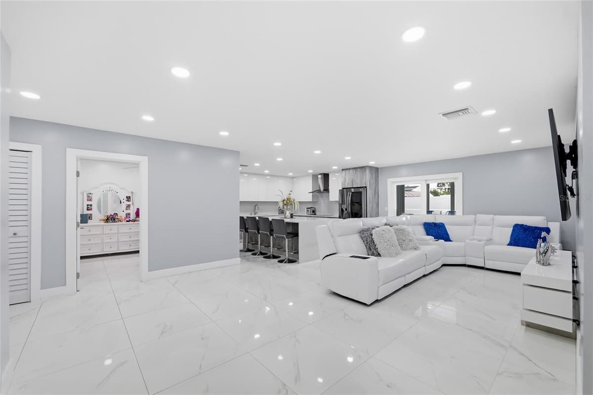 7101 SHENANDOAH COURT — photo 14 of 55