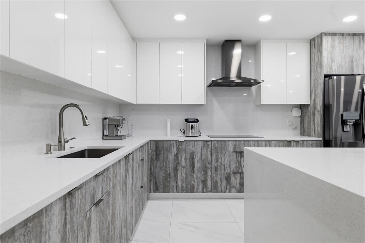 7101 SHENANDOAH COURT — photo 13 of 55