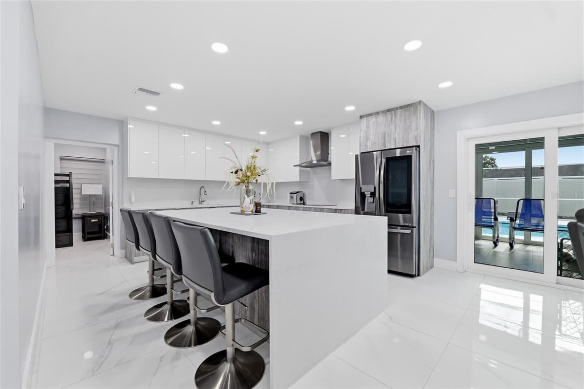 7101 SHENANDOAH COURT — photo 10 of 55