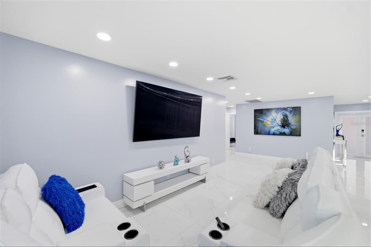 7101 SHENANDOAH COURT — photo 15 of 55