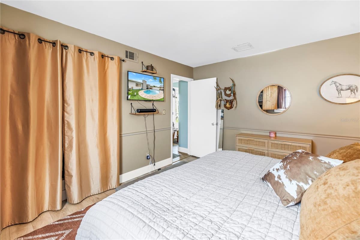 5891 33RD AVENUE — photo 37 of 56