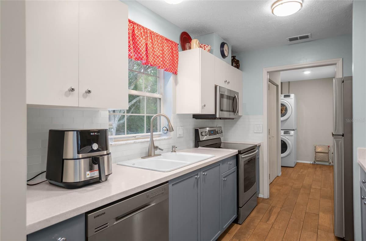 10407 DREW BRYANT CIRCLE — photo 13 of 68