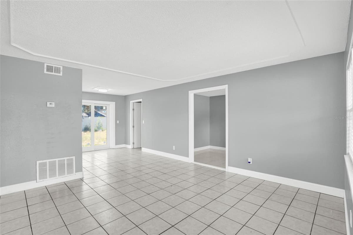 4822 OKEEFE STREET — photo 4 of 32